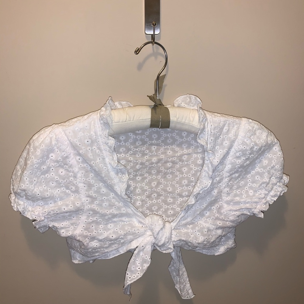 FRONT TIE WHITE CROP TOP
